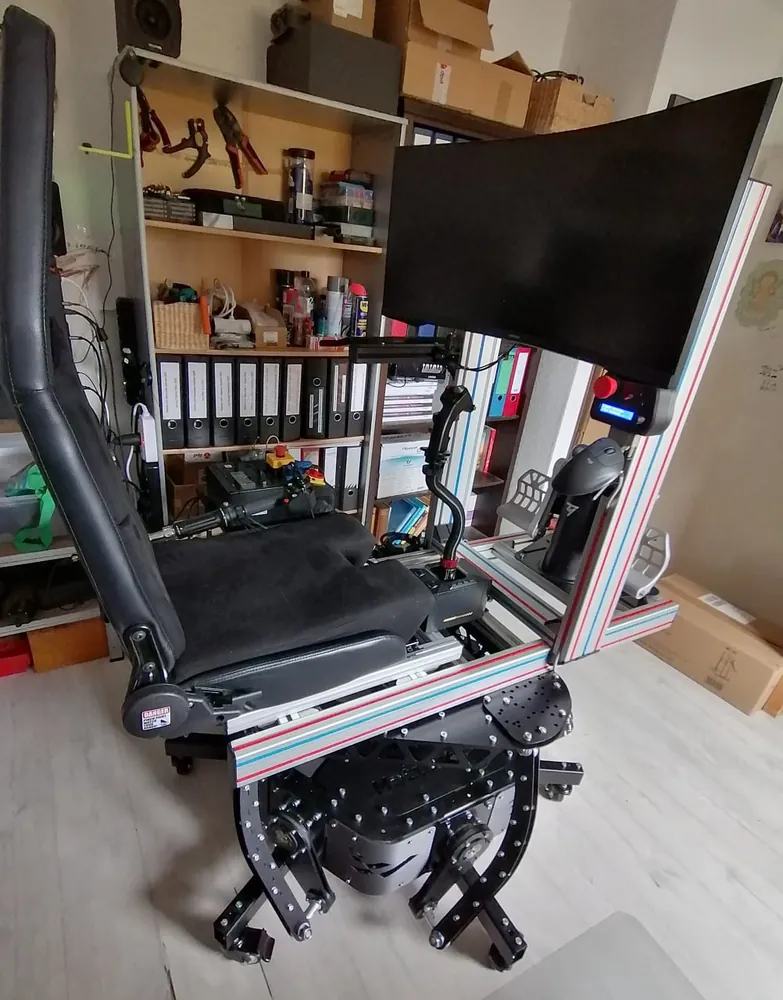 MK3 under a curved monitor